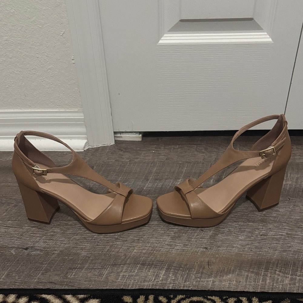 Elegant Tan and Black Women's Heels - Picture 3 of 9